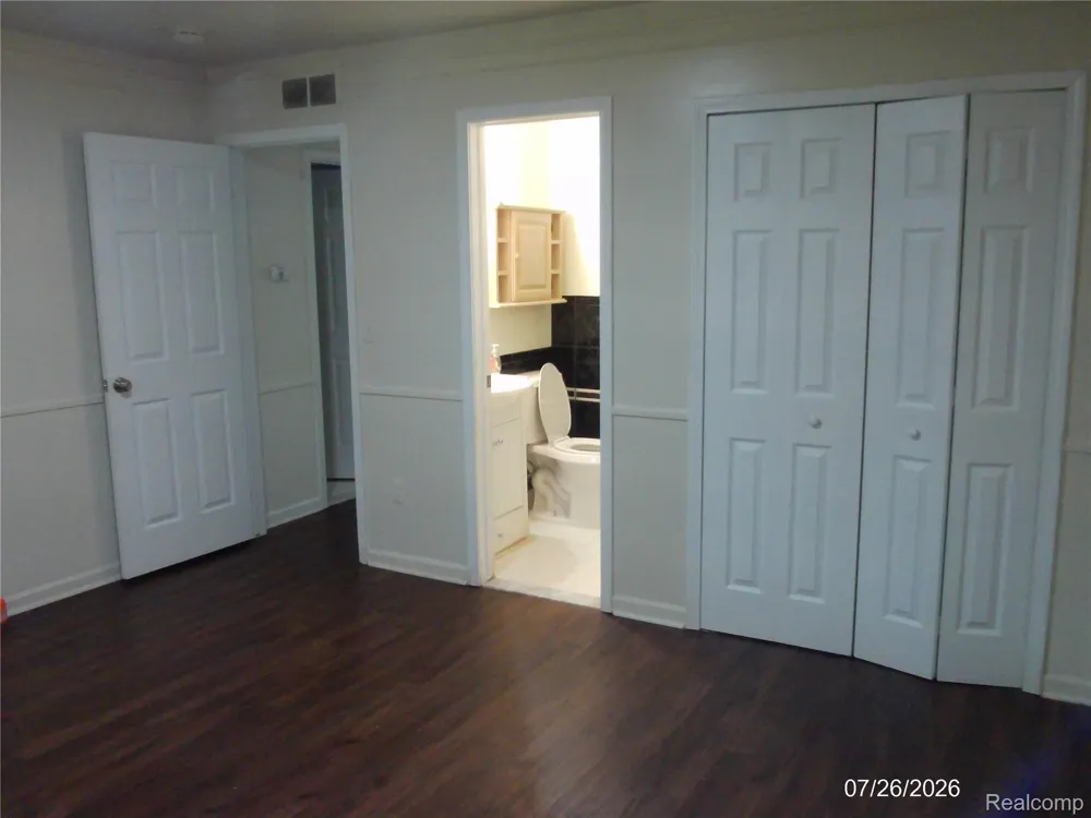 19121 WALDORF STREET Roseville City, MI 48066