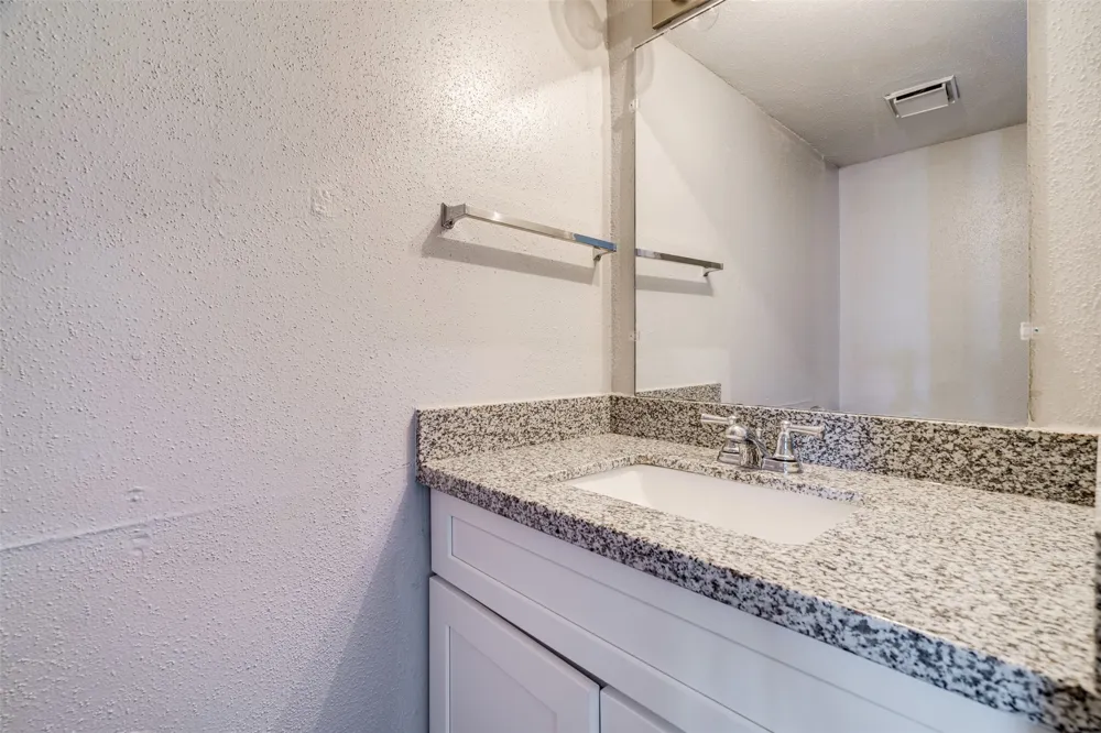 1830 River Crossing Circle #B Austin, TX 78741