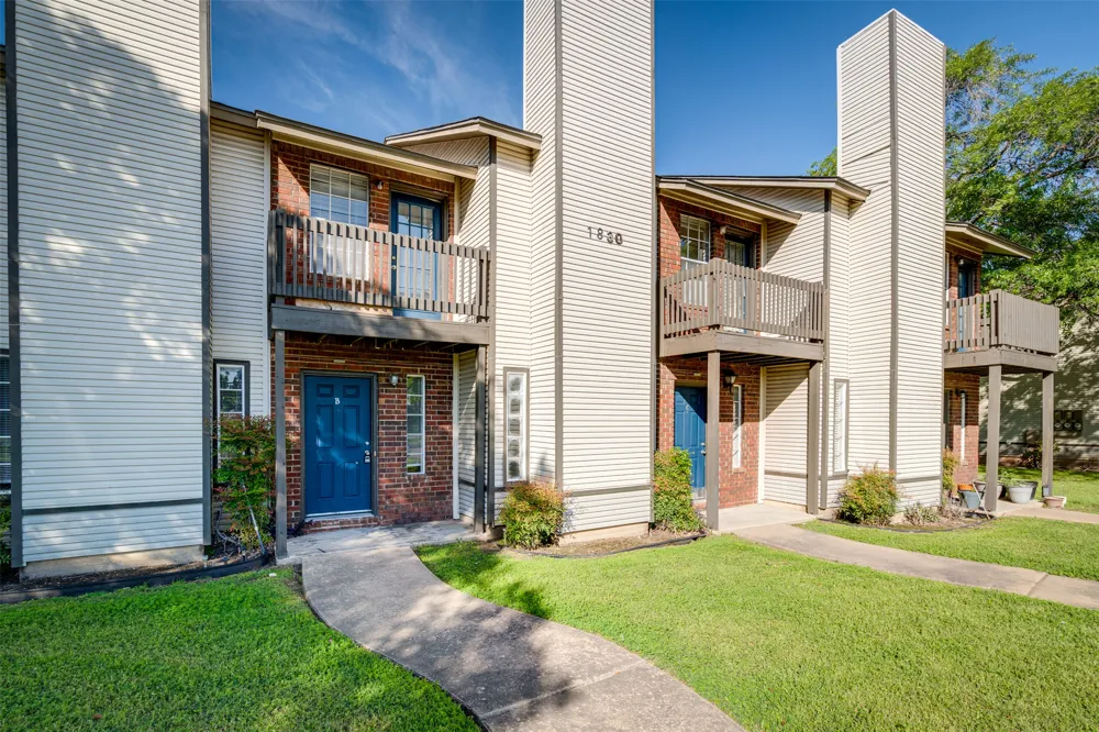 1830 River Crossing Circle #B Austin, TX 78741