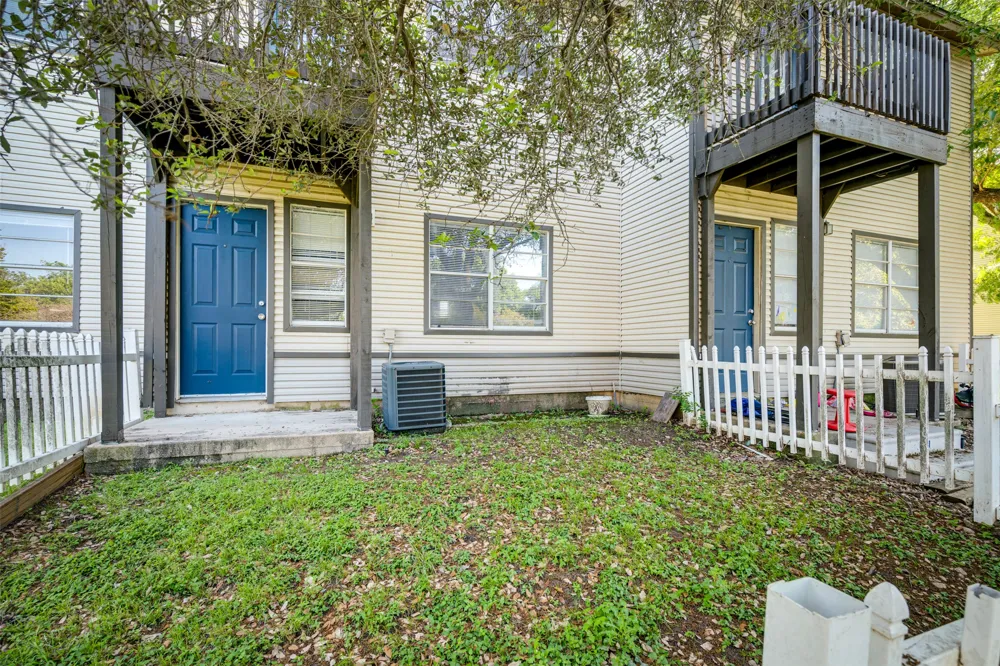 1830 River Crossing Circle #B Austin, TX 78741