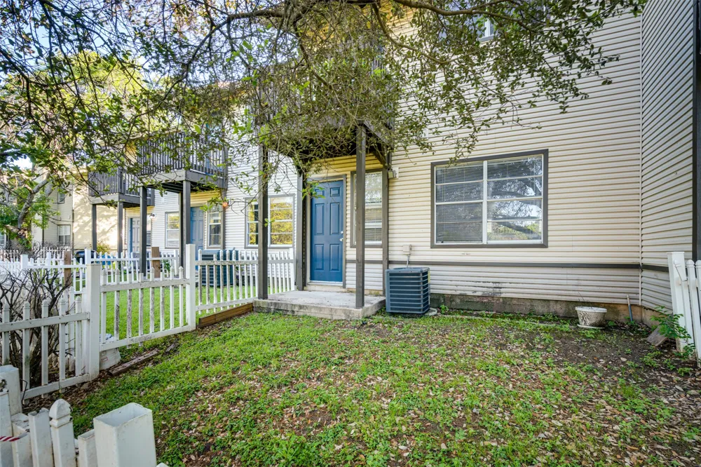1830 River Crossing Circle #B Austin, TX 78741