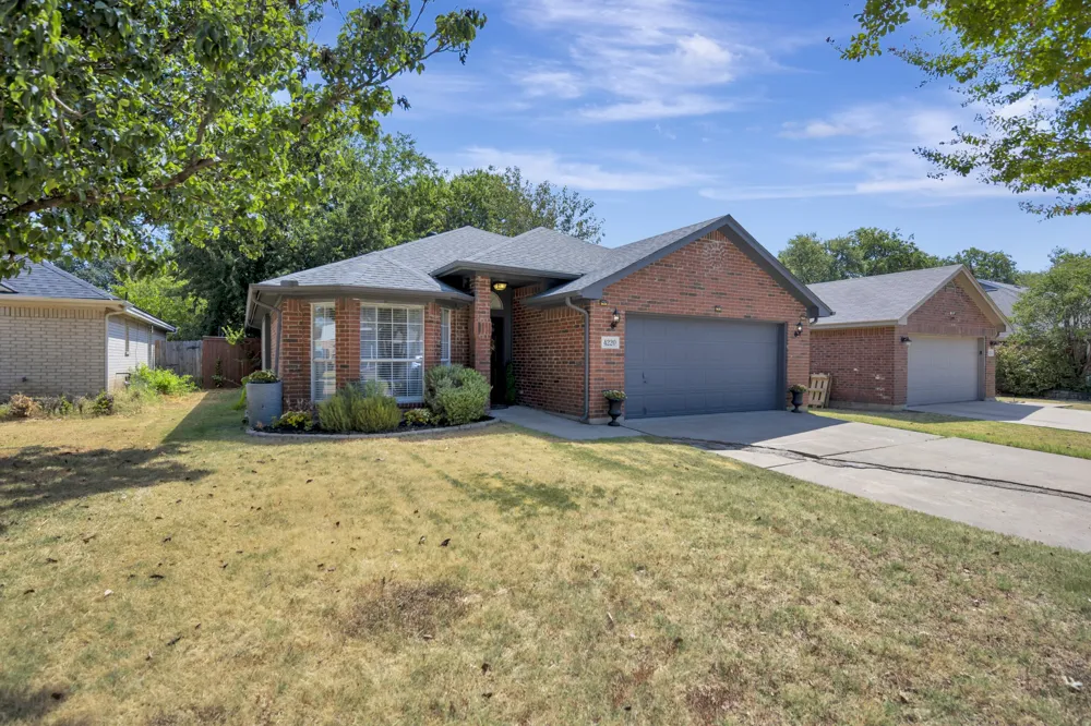 4220 Maryanne Place Haltom City, TX 76137