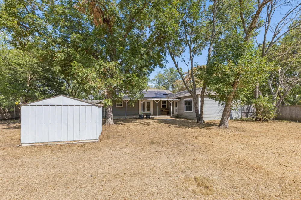 416 S Harrison Street Pilot Point, TX 76258