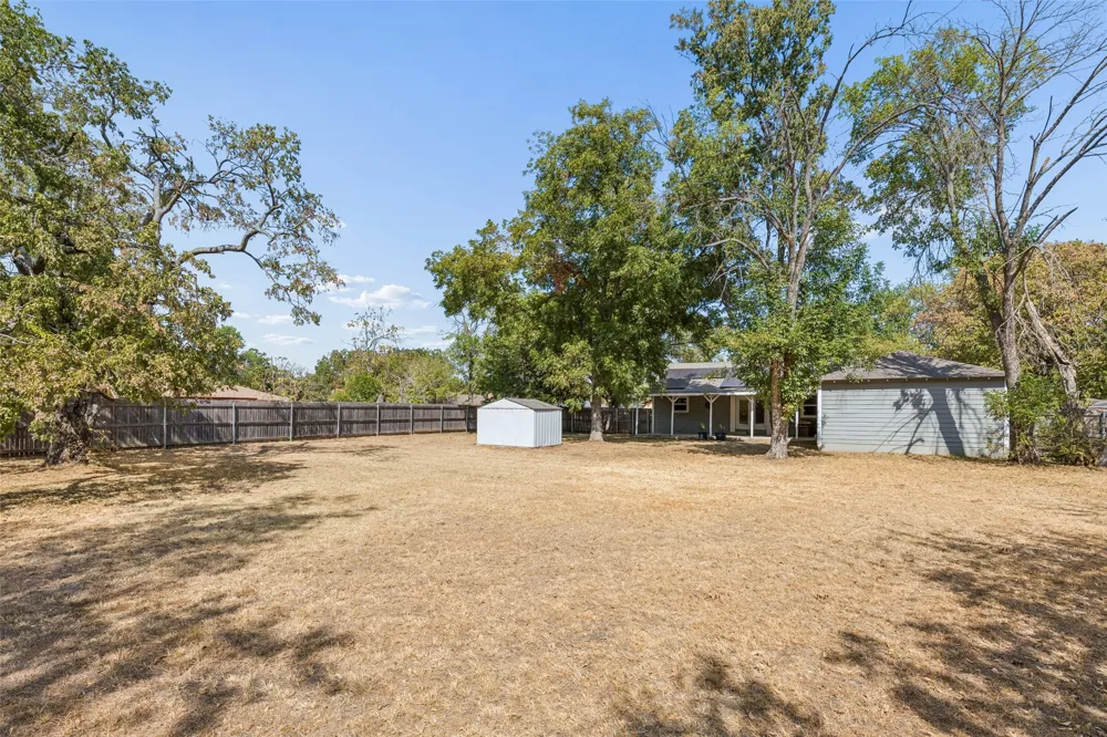 416 S Harrison Street Pilot Point, TX 76258