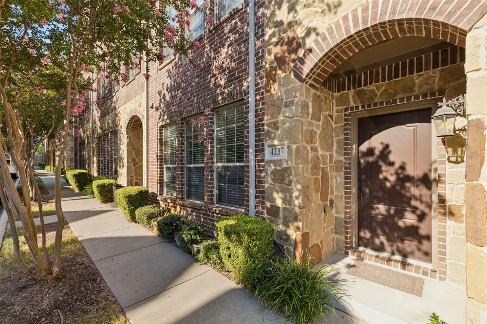 4237 Riverview Drive Carrollton, TX 75010