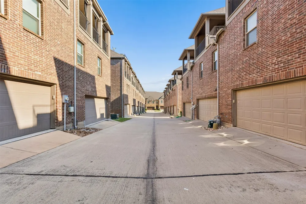 4237 Riverview Drive Carrollton, TX 75010
