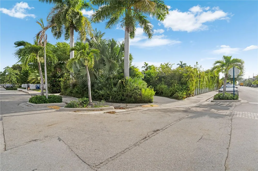 7501 W Adventure Ave North Bay Village, FL 33141