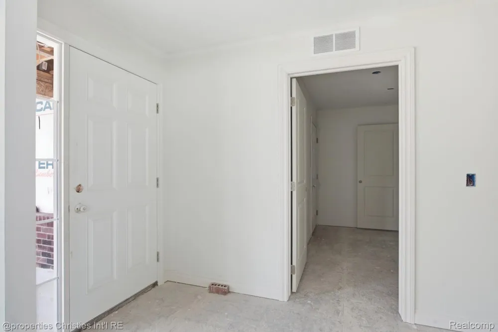 817 Nelsons Ridge Drive Howell City, MI 48843