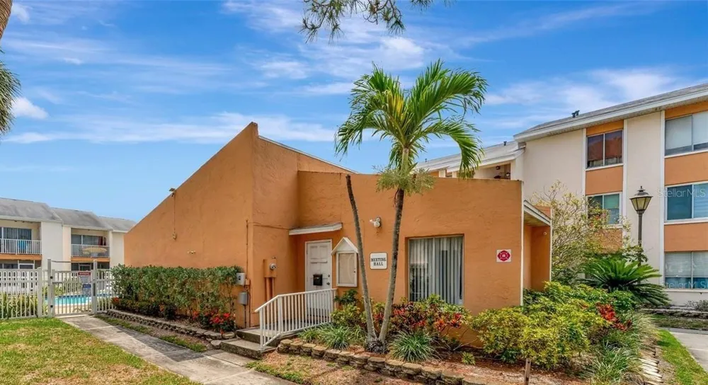 621 99TH AVENUE #104 St Petersburg, FL 33702