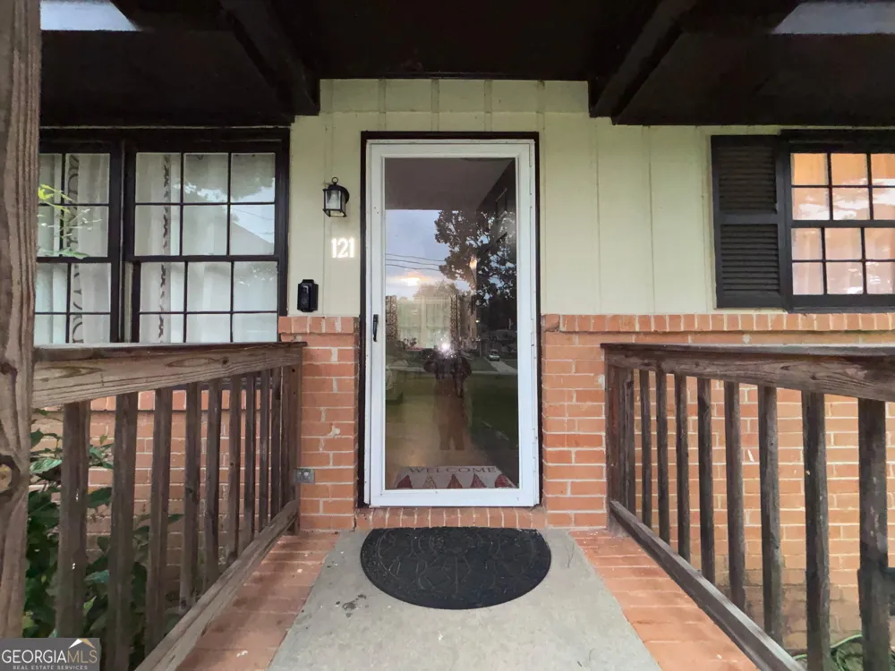 121 E Richardson ST Oxford, GA 30054