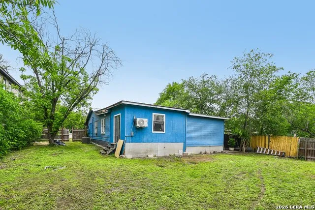 8101 & 8103 Janda Susan Rd San Antonio, TX 78209