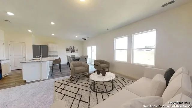 10527 Placeaya Lake Adkins, TX 78101