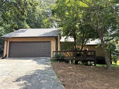 1302 Colony Dr