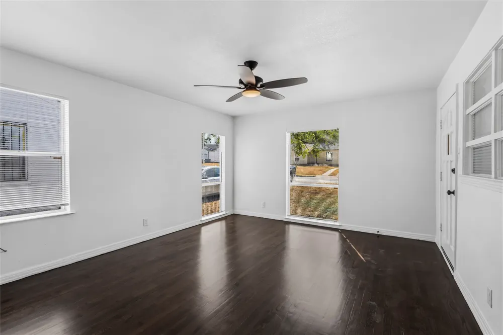 3222 Nebraska Avenue Dallas, TX 75216