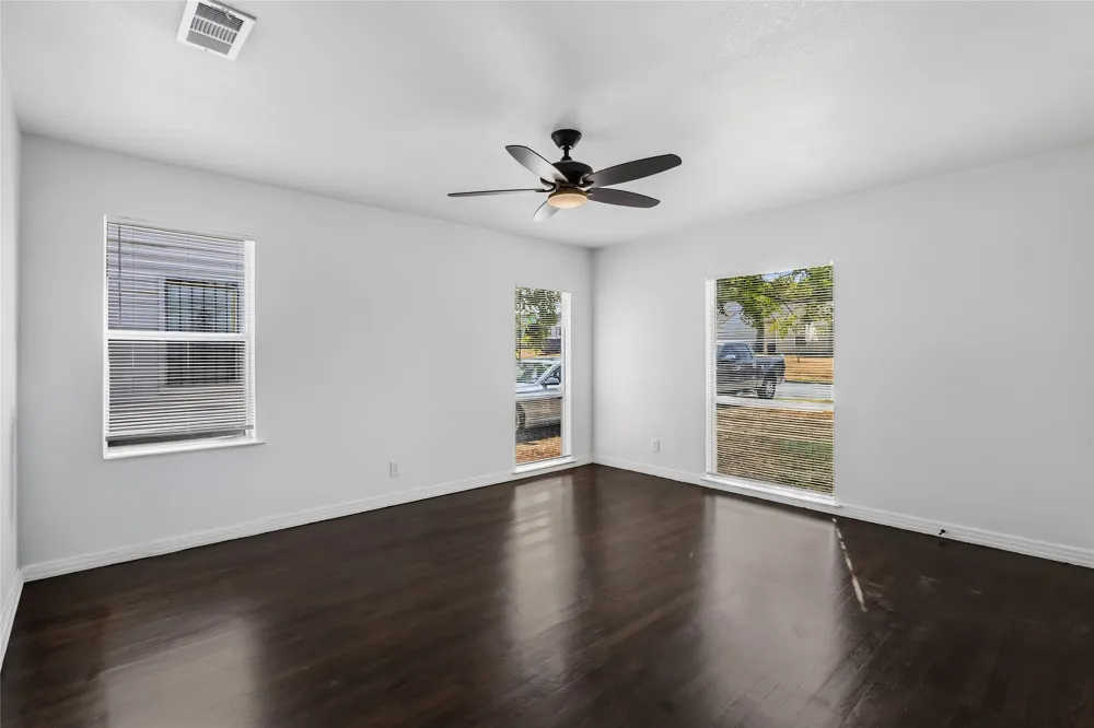 3222 Nebraska Avenue Dallas, TX 75216