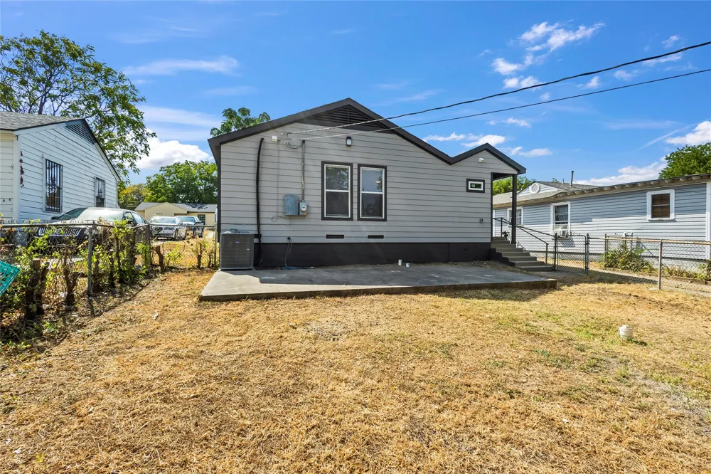3222 Nebraska Avenue Dallas, TX 75216