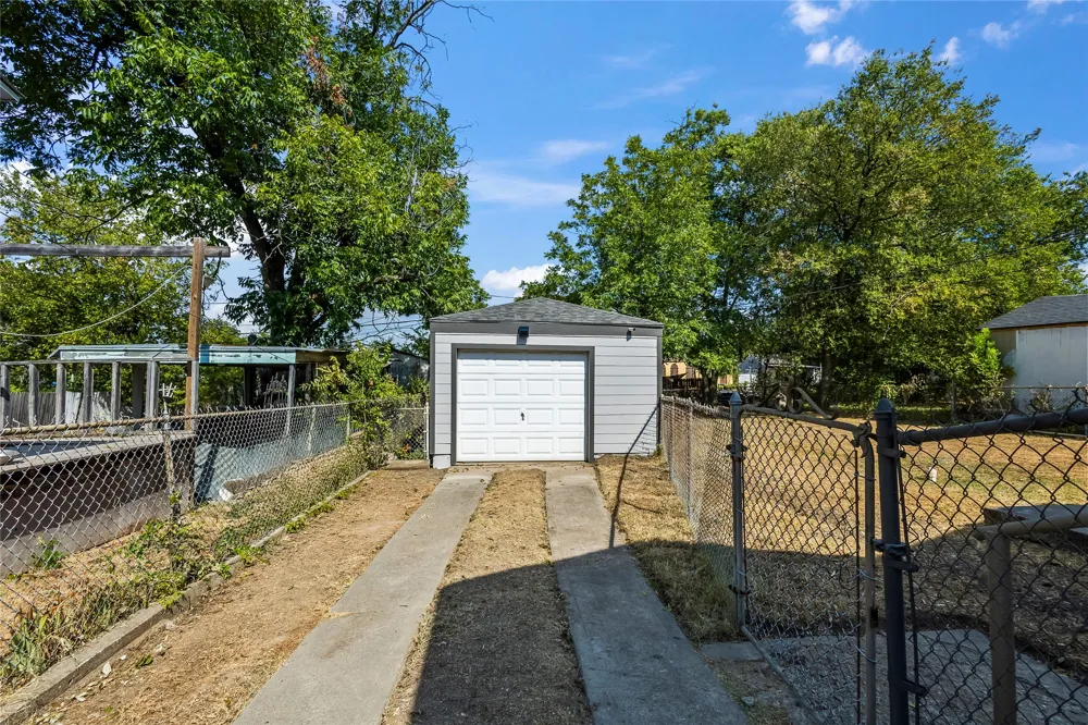 3222 Nebraska Avenue Dallas, TX 75216