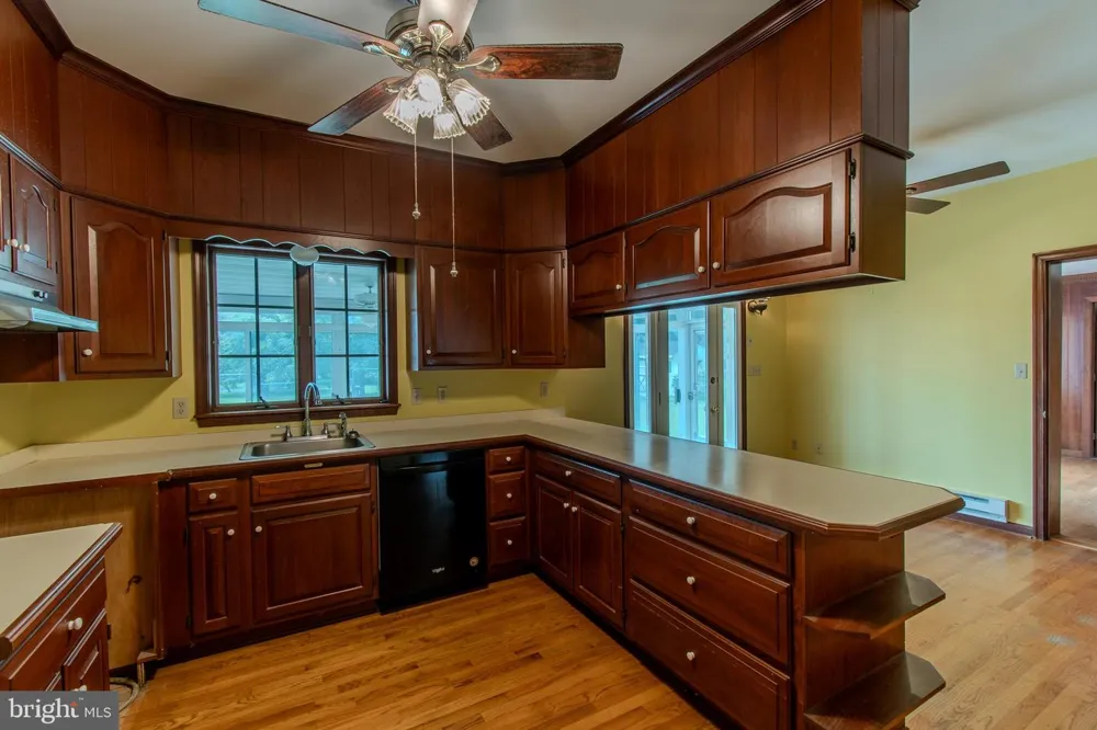 6253 MIDDLE POINT ROAD Neavitt, MD 21652