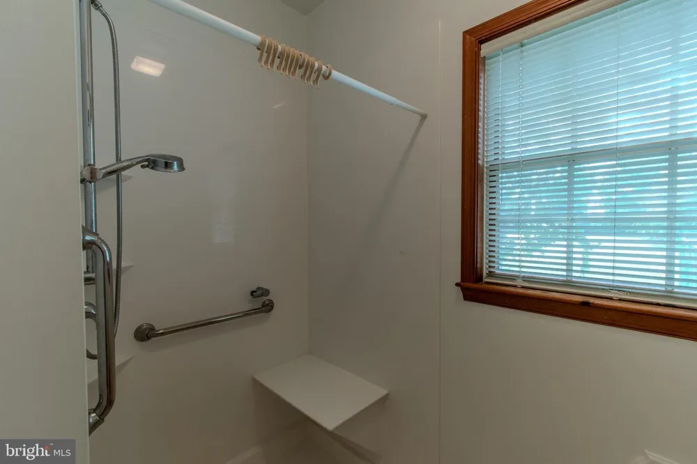 6253 MIDDLE POINT ROAD Neavitt, MD 21652