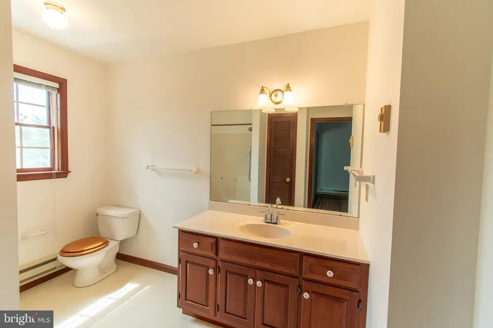6253 MIDDLE POINT ROAD Neavitt, MD 21652