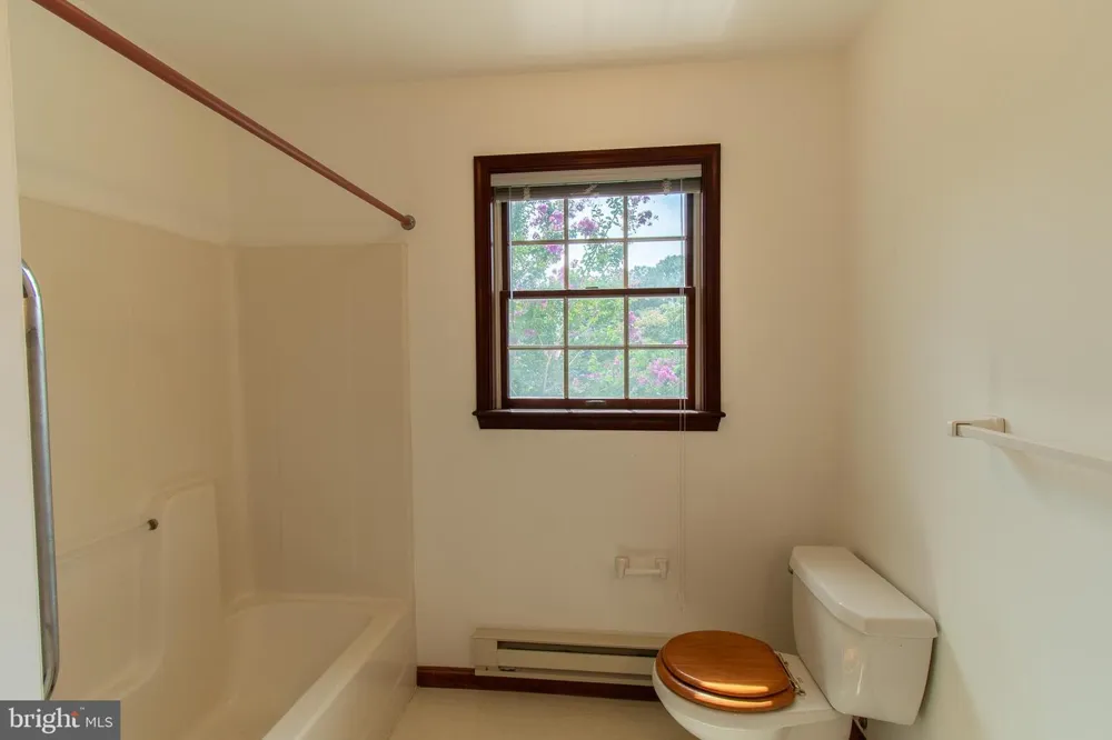 6253 MIDDLE POINT ROAD Neavitt, MD 21652