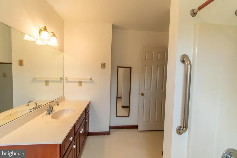 6253 MIDDLE POINT ROAD Neavitt, MD 21652