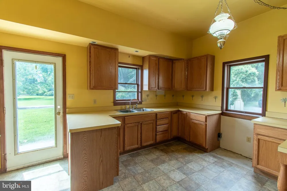 6253 MIDDLE POINT ROAD Neavitt, MD 21652