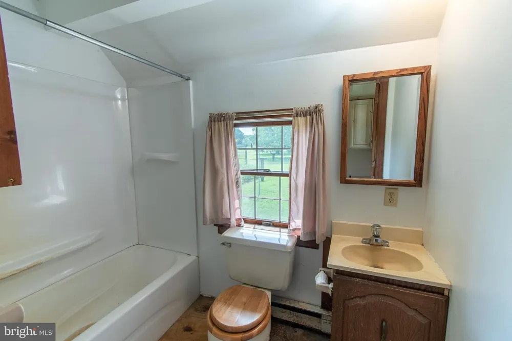 6253 MIDDLE POINT ROAD Neavitt, MD 21652