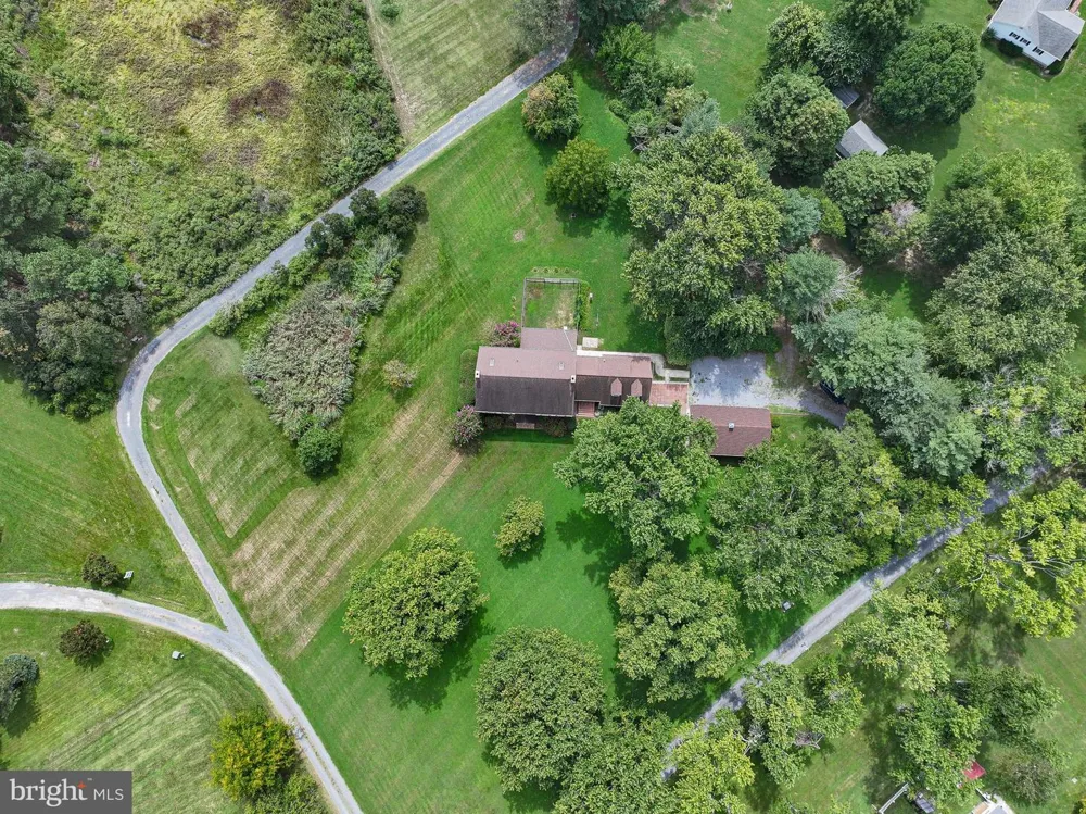 6253 MIDDLE POINT ROAD Neavitt, MD 21652