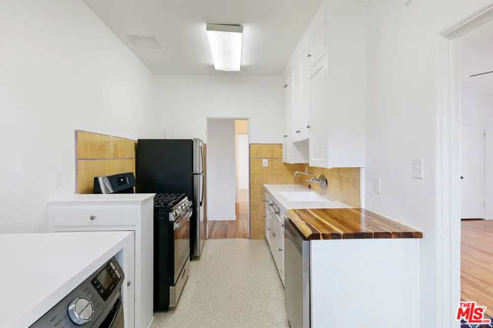 201 S Poinsettia Place #A Los Angeles, CA 90036