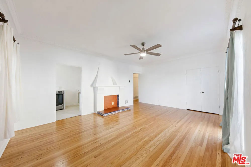201 S Poinsettia Place #A Los Angeles, CA 90036