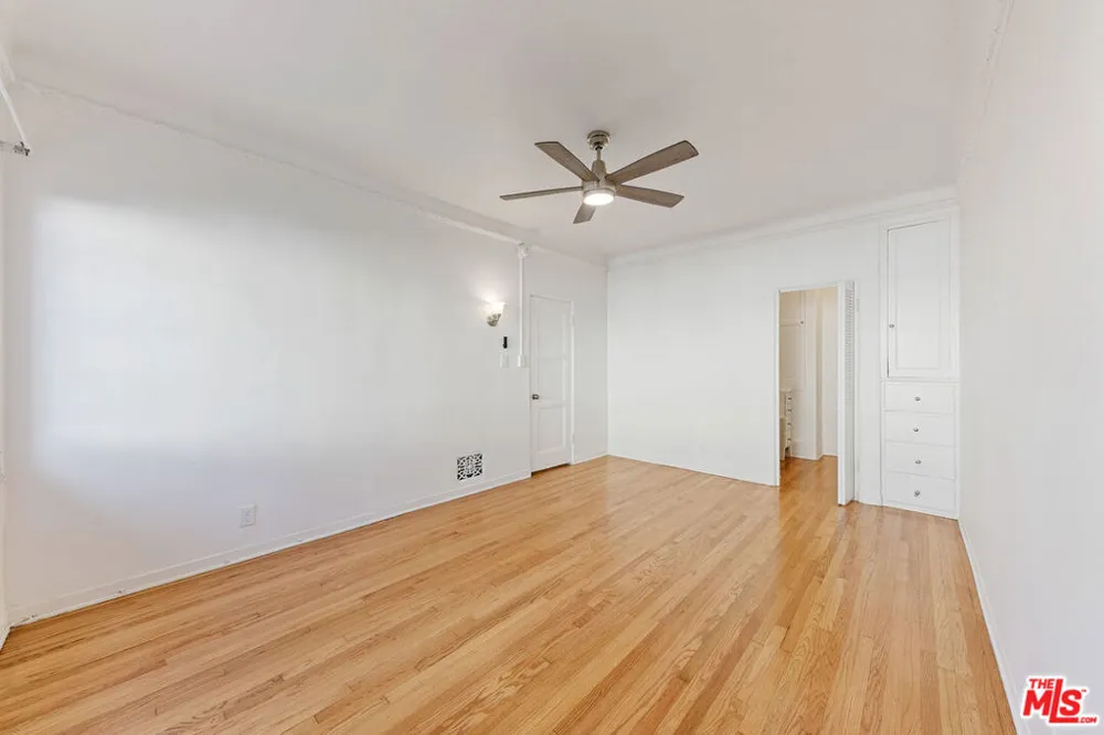 201 S Poinsettia Place #A Los Angeles, CA 90036