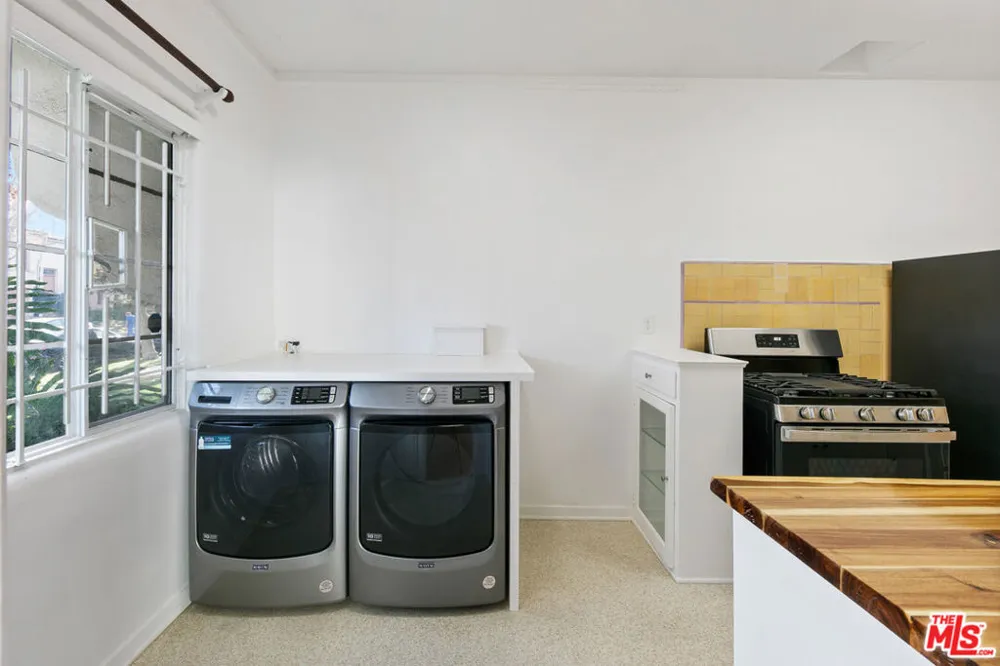 201 S Poinsettia Place #A Los Angeles, CA 90036