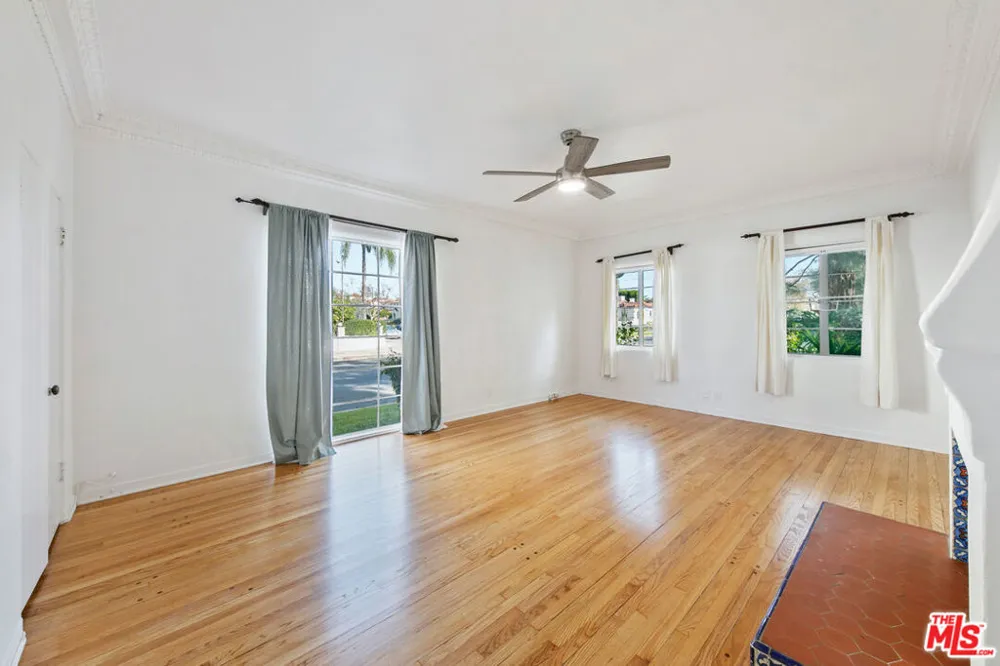 201 S Poinsettia Place #A Los Angeles, CA 90036