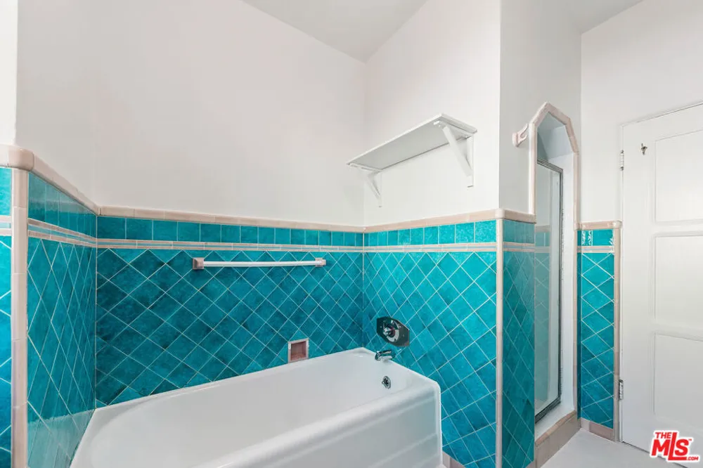 201 S Poinsettia Place #A Los Angeles, CA 90036