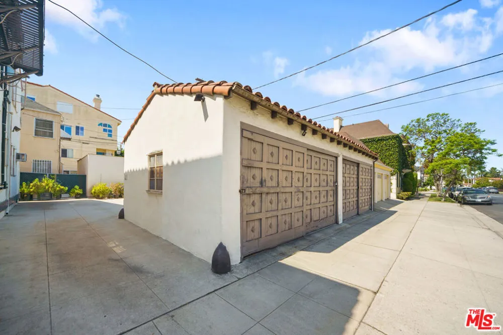 201 S Poinsettia Place #A Los Angeles, CA 90036