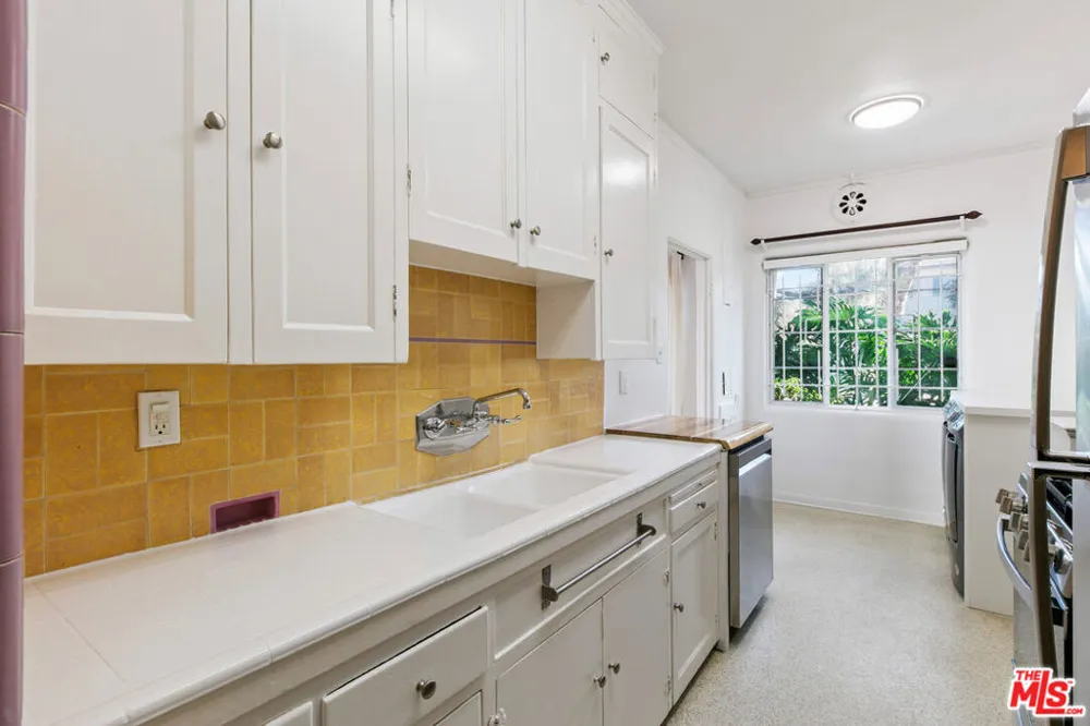201 S Poinsettia Place #A Los Angeles, CA 90036