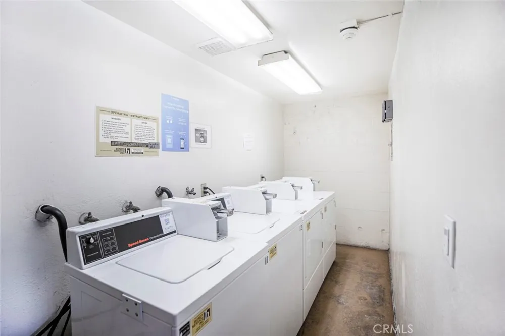 1523 E Windsor #203C Glendale, CA 91205