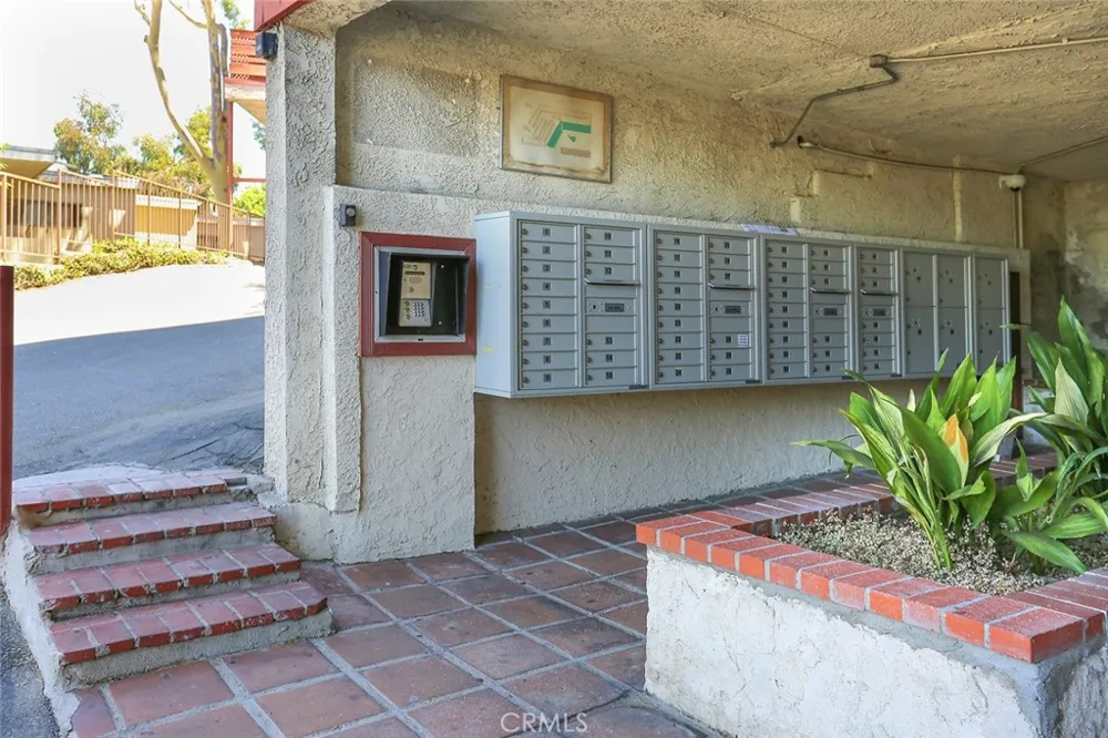 1523 E Windsor #203C Glendale, CA 91205
