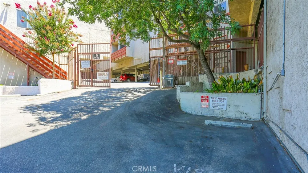 1523 E Windsor #203C Glendale, CA 91205