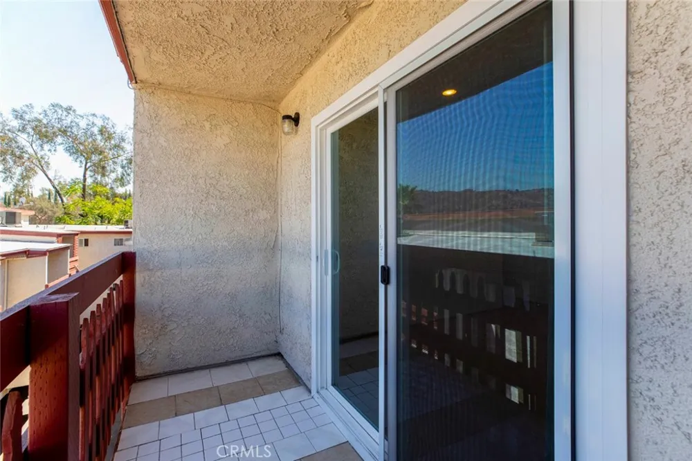 1523 E Windsor #203C Glendale, CA 91205