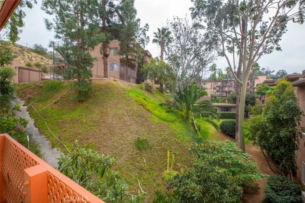 1523 E Windsor #203C Glendale, CA 91205