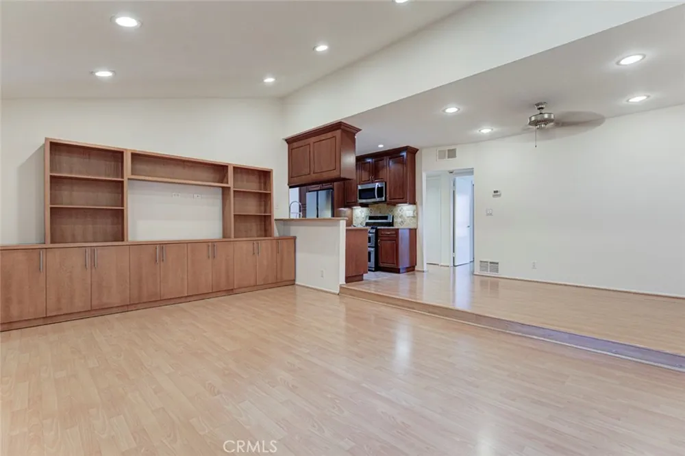 1523 E Windsor #203C Glendale, CA 91205