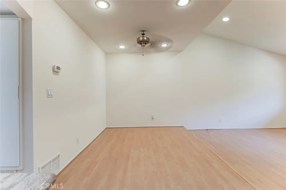 1523 E Windsor #203C Glendale, CA 91205
