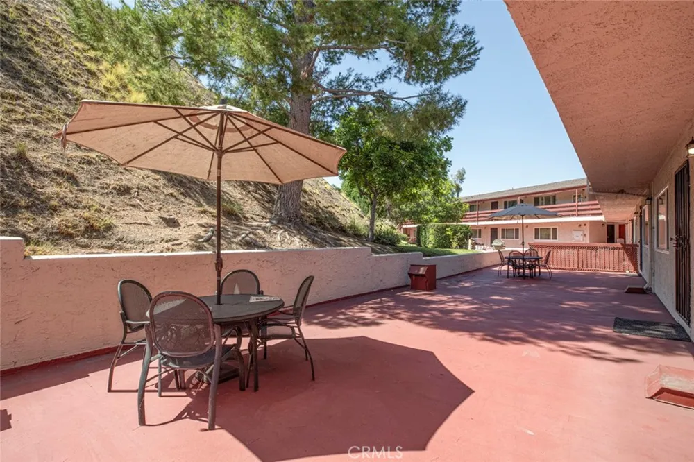 1523 E Windsor #203C Glendale, CA 91205
