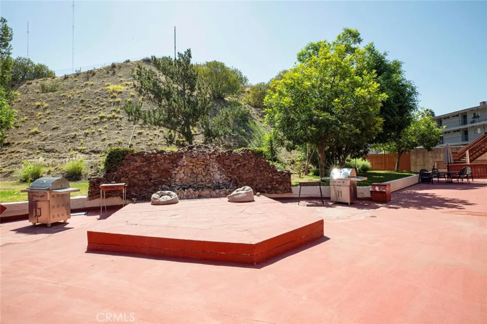 1523 E Windsor #203C Glendale, CA 91205