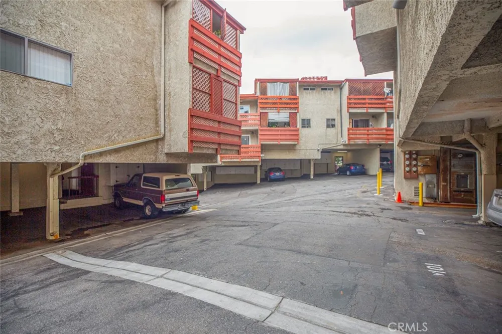 1523 E Windsor #203C Glendale, CA 91205