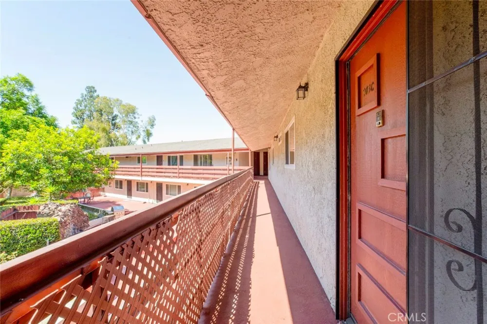 1523 E Windsor #203C Glendale, CA 91205