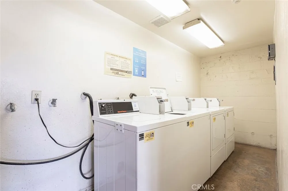 1523 E Windsor #203C Glendale, CA 91205