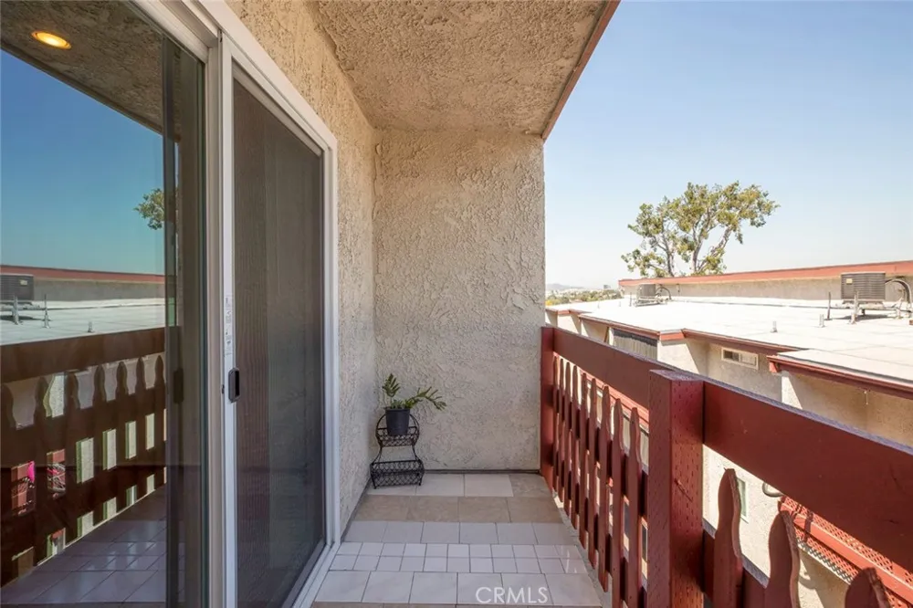 1523 E Windsor #203C Glendale, CA 91205